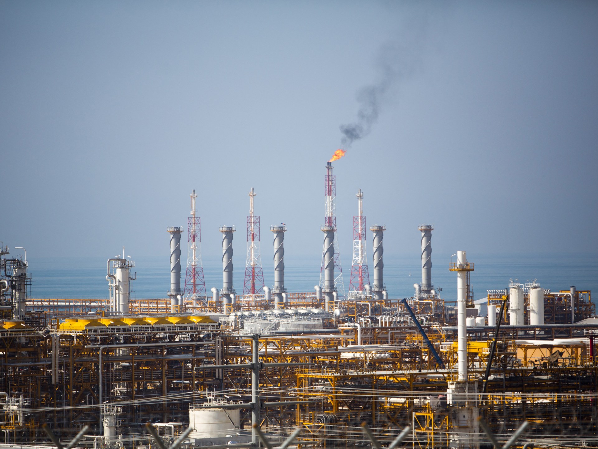 Harga Minyak Melonjak Pasca Serangan Israel di Ladang Gas Iran