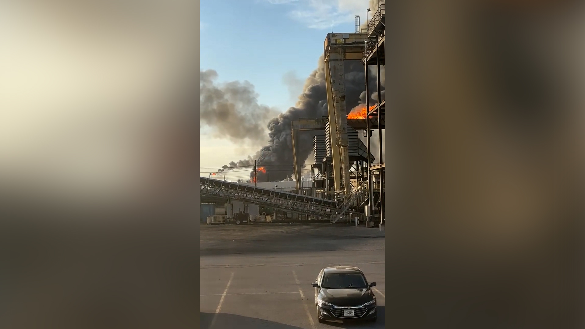 Kebakaran di kilang minyak Valero Texas pasca ledakan
